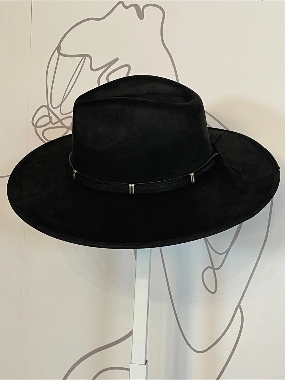 Wide-Brim Fedora in Black with Subtle Tie Band O/S